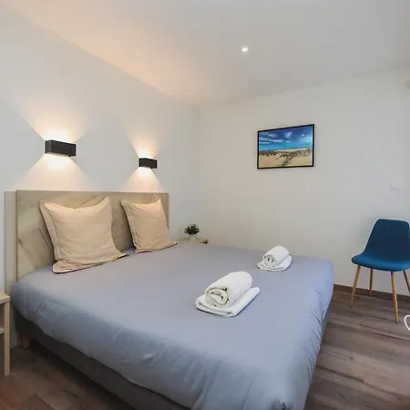 La Leo Face Au Centre Equestre Et Piscine *