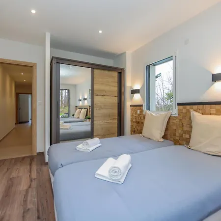 La Léo Face Au Centre Equestre Et Piscine Villa