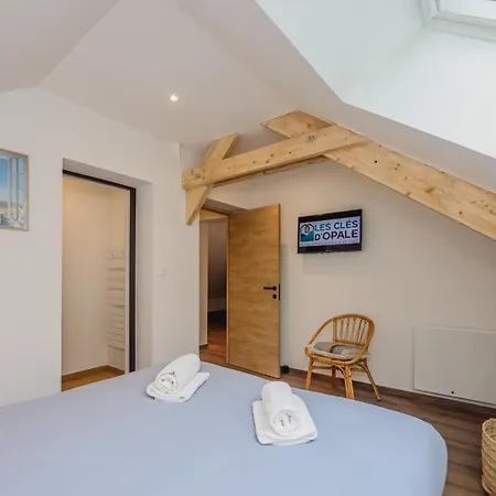 La Léo Face Au Centre Equestre Et Piscine *