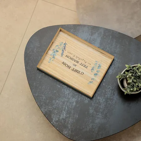 La Léo Face Au Centre Equestre Et Piscine