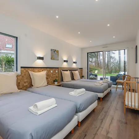 La Léo Face Au Centre Equestre Et Piscine *