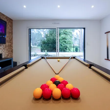 La Léo Face Au Centre Equestre Et Piscine Villa