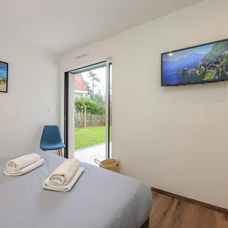 La Léo Face Au Centre Equestre Et Piscine *