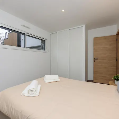 La Léo Face Au Centre Equestre Et Piscine Villa